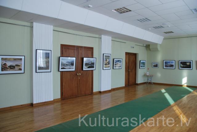 Izstāžu zāle